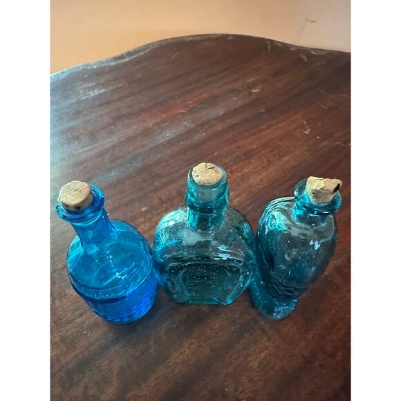 3 Blue Vintage Miniature Glass Bottles - Picture 3 of 8